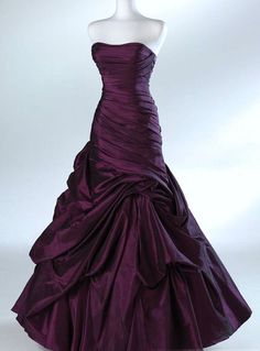 PURPLE DRESS Looks Pinterest, Chique Outfits, Goth Dress, Prom Girl, Flight Jacket, Belt Black, Red Prom Dress, Gorgeous Gowns, Formal Evening Dresses