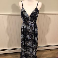 Gorgeous Floor Length Dress. Deep V Neck. Wear To A Wedding! Dressy Floral Print Maxi Dress For Date Night, Black Floral Print Maxi Dress For Wedding, Floral Sundress Maxi For Night Out, Floral Print Sundress Maxi Dress For Night Out, Floral Print Sundress For Night Out, Dress Deep V Neck, Black Floral Dress, Floor Length Dress, Floor Length Dresses