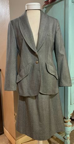 LANVIN Paris Vintage Houndstooth Wool Pencil Skirt Jacket Women’s Suit Size 44. Condition is "Pre-owned". Shipped with USPS Priority Mail. See pictures for details. NOTE! It is missing a button on the jacket. I checked my closets over and over for it but did not find it. See pictures! Wool Pencil Skirt, Lanvin, Wedding Suits, Suits For Women, Women's Blazer, Pencil Skirt, Vintage Ladies, Womens Skirt, Ralph Lauren