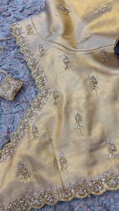 Pelli Blouse Designs, Cream Color Maggam Work Blouse, Pattu Saree Blouse Designs Without Work, Gold Work Blouse Designs, Maggam Work For Pattu Sarees, Tissue Blouse Work Designs, Cream Blouse Designs, Silver Pattu Saree