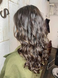 Which one is best between Digital perm and regular perm? Perm With Loose Curls, American Wave Perm Long Hair, Wavy Perm Women, Big Perm Curls, Loose Spiral Perm Long Hair, Long Permed Hair Before And After, Large Curl Perm, Loose Perm Medium Length, Digital Perm Medium Hair