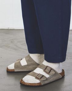 Birkenstock Sandals Outfit, Men Vintage Style, Summer Slides, Manolo Blahnik Heels, Cork Sandals, Sandals Outfit, Birkenstock Sandals