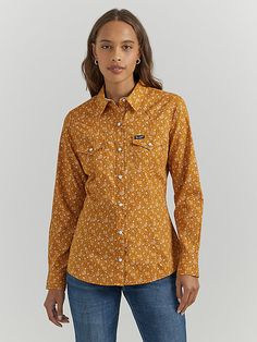 MADE TO WEAR EVERYWHERE A cowgirl can never have too many collared shirts for competition and daily life. Our Women's Wrangler Retro® All-Occasion Western Snap Dress Shirt is crafted a lightweight cotton and recycled materials blend that will keep you comfortable in everything you do. It comes with pointed yokes, pearl snaps, two chest pockets with the signature "W" stitching, and a contrast print at the cuffs. Short Uggs, Western Boots For Men, Yellow Cream, Work Boots Men, Jumpsuit Jacket, Bell Bottoms, Mens Shorts, Mens Jeans, Hoodies Men