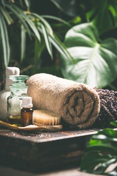 Massage Pictures, Esthetics Room, Skincare Products Photography, Tropical Background, Sup Yoga, Cosmetics Photography, Massage Room, Wellness Spa