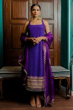 Suit Designs Indian Style, Suits For Women Indian, Orang India, Celana Fashion, Bandhani Dress, Trendy Outfits Indian, Indian Designer Suits, Gaun Fashion, Salwar Designs