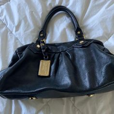 This Is In Great Condition, Worn A Few Times It’s Been In My Closet For About 15 Years If Not Longer. As You Can See I Never Used The Straps They Still Have The Paper And Tape Wrapped On Them. Have A Few Marks . Look At Pictures For Reference. Inside Of The Bag Is Great Condition. The Small Pocket Inside Does Have A Little Makeup On It But You Can’t Tell Unless You Pull Out The Pocket . It Girl Bags, Small Bag Outfit, Marc Jacobs Crossbody Bag, Grey Crossbody Bag, Inside My Bag, Black Crossbody Purse, Inside Bag, Quilted Crossbody Bag, Metallic Bag