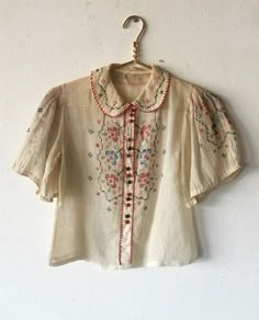 1930s Fashion, Mori Girl, Moda Vintage, Stitch Embroidery, Peasant Blouse, Mode Vintage, Pan Collar, Peter Pan Collar