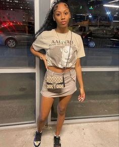 Gucci Crossbody Bag Outfit, Mini Gucci Bag, Gucci Bag Outfit, Black Bag Outfit, Crossbody Bag Outfit, Outfit Black Women, Streetwear Girl, Gucci Mini, Gucci Crossbody Bag