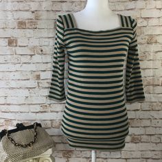 Nwt Umgee Sz M Green/Tan Striped Knit Pullover Top Shirt 3/4 Sleeve Square Neck Fabric: 65% Cotton, 35% Polyester Fabric Has Some Stretch Color: Green And Tan Striped (Green/Taupe On Tag) Style: Pullover Knit Top 3/4 Sleeve Square Neckline - Front And Back New With Tags - Msrp: $26.00 Size: Medium Measurements Sleeve: 16 1/2" Chest: 16" Length: 25" Shoulder: 14" (536g) Knit Pullover, Striped Knit, Knitted Pullover, Square Neck, Knit Top, Polyester Fabric, Top Shirt, Fashion Clothing, Top Blouse