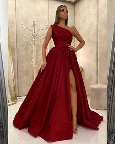 Formal One-shoulder Tulle Evening Dress, Banquet Gown With Long Train For Prom Season, Long Train Gown For Prom Season Banquet, Off-shoulder Gown With Sweep Train For Gala, Off-shoulder Gown For Gala And Prom Season, Long Train Gown For Banquet And Prom Season, Long Train Gown For Banquet During Prom Season, Elegant One-shoulder Tulle Gown, Formal One-shoulder Tulle Gown