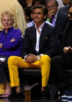 Scott Disick Style, Yellow Pants Outfit, Lord Disick, Scott Disick, Yellow Pants, Elegante Casual, Mens Fashion Suits, Men Vintage, Gentleman Style