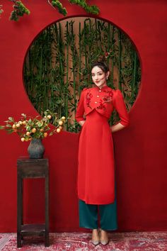 Cny Outfit, Green Silk Pants, Chinese New Year Dress, Modern Ao Dai, New Year Photoshoot, Embroidery Jacket, Vietnamese Traditional Dress, Bird And Flower, Vietnamese Dress