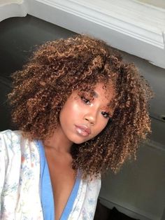 Curly Natural Curls, Curly Highlights, Colored Curly Hair, Dyed Natural Hair, Curly Hair Inspiration