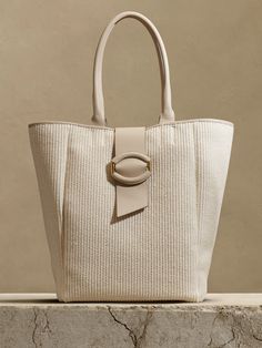 Corso Straw Tote | Banana Republic Luxury Beach Bag For Travel With Top Carry Handle, Luxury Women's Beach Bag With Rolled Handles, Luxury Tote Bags For Vacation, Favorite Novels, Summer Bag, Straw Tote, Linen Shirt, Leather Working, Italian Leather