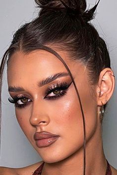 7 natural eyeliner looks for everyday wear, click on the link to read more ⬆️ #eyeliner #eyelinerstyles #eyelinerideas #eyelinertutorial #eyelinerlooks #makeup #beauty Sultry Makeup, Eye Makeup Styles, Glam Makeup Look, Fancy Makeup