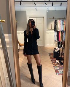 Leather Knee High Boots Outfit Black, London Outfits, Selling Sunset, 2023 Outfits, Black Boots Outfit, Chique Outfits, Paris Mode, Winter Lookbook, Corporate Outfits