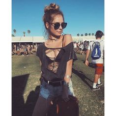 The 34 Sexiest Outfits From the Second Weekend of Coachella  - Esquire.com Moda Coachella, Hippie Sabotage, Rok Outfit, Look Grunge, Rolling Loud