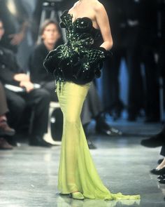 90s Thierry Mugler, Mugler 90s Runway, 90s Mugler, Thierry Mugler 90s, Mugler Dress, Mugler Runway, Ramp Walk, Runway Gowns, 90s Runway Fashion