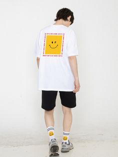 Editor's NotesThis short sleeve shirt features a unique square Smile graphic at the back. The oversized fit and fine cotton creates a relaxed and comfortable mood. - Oversized fit- Unique graphic at the back- Dropped Shoulders- Brand logo at the bottom left*Clip accessory is not included in the product due to manufacturing issues. Please check this issue before ordering. It is not subject to return or refund.Measurements(in.)Size: S / M / L / XL- Total Length: 27.95 in. / 29.13 in. / 29.92 in. / 31.10 in. - Shoulder: 18.50 in. / 20.08 in. / 21.26 in. / 23.23 in. - Chest: 21.65 in. / 22.44 in. / 23.62 in. / 24.80 in. - Sleeve length: 7.87 in. / 8.27 in. / 8.66 in. / 9.45 in. Model information: Man - Height: 5'8 Weight: 143.3 lbs Size: L / Woman - Height: 5'3 Weight: Boxy Fit Short Sleeve T-shirt For Summer, Boxy Fit Tops With Graphic Design And Short Sleeve, Boxy Fit Cropped T-shirt With Graphic Print, Oversized T-shirt With Back Print For Summer, Summer T-shirt With Back Print, Summer T-shirt With Back Print For Everyday, Summer Everyday T-shirt With Back Print, Urban Boxy Fit T-shirt For Summer, Summer Urban Boxy Fit T-shirt