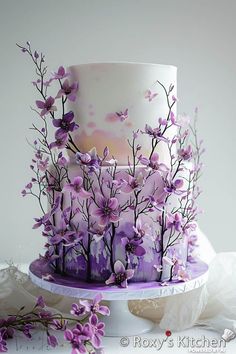 Vintage Tea Party Cake, Cool Cake Designs Creative, Wisteria Wedding Cake, Creative Cakes Unique, Fancy Cake Designs, Purple Vintage Cake, Spring Wedding Cake Ideas, Spring Cake Designs, Unique Cake Designs