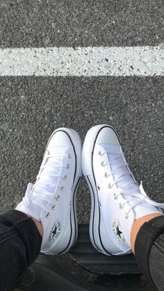 Girls Shoes Teenage, High Top Converse Outfits, White Converse Shoes, Cute Converse, Slouch Socks, Hockey Sticks, Adidas Shoes Women, Stunning Shoes, Cute Sneakers