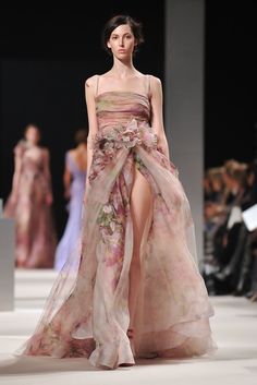 Elie Saab - Runway - Paris Fashion Week Haute Couture S/S 2011 Nouveau Wedding, Flowers Beads, 2014 Fashion Trends, Stylish Eve, Chanel Couture, Fashionista Clothes