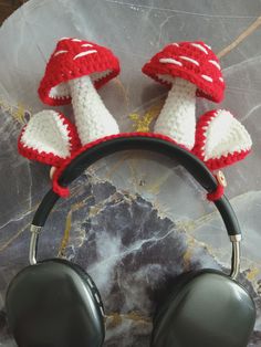 Each design is specially crafted to fit your uniquely shaped headgear! This originally designed crocheted item will add more personality to your headphones and is 100% handmade! Crochet Ideas Headphones, Crochet Ideas For Headphones, Crochet Ideas Mushroom, Crochet For Gamers, Headphone Covers Crochet, Crochet Headphones Accessories, Headset Crochet, Decorating Headphones, Random Stuff To Buy