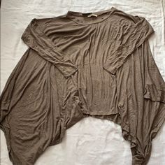 New Never Been Used Size Small Taupe Tops For Fall Layering, Taupe Long Sleeve Tops For Layering, Chic Long Sleeve Taupe Tops, Taupe Stretch Long Sleeve Tops, Taupe Long Sleeve Tops For Spring, Beige Oversized Top With 3/4 Sleeves, Oversized Beige Top With 3/4 Sleeves, Casual Oversized Taupe Top, Taupe Tops For Day Out In Fall