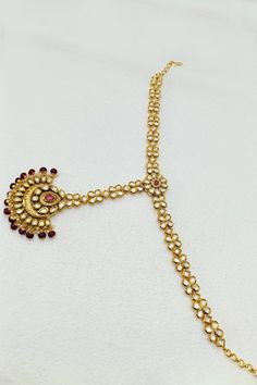 Sheeshphool Festive Temple Jewelry Tikka With Stone Work, Adjustable Kundan Necklace In Bollywood Style, Adjustable Temple Style Kundan Necklace, Adjustable Bollywood Style Kundan Necklace, Gold Kundan Tikka For Festive Occasions, Gold Kundan Tikka With Cutdana, Festive Adjustable Kundan Necklace With Tilla, Festive 22k Gold Tikka With Tilla Detailing, Red Kundan Necklace For Navratri