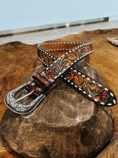 Genuine leather belt with silver conchos and big concho buckle! Tooled Belt, Cowgirl Dresses, High Quality Boots, Looks Country, Ranch Wear, Vintage Leather Belts, Reindeer Headband, Tool Belt, Challenge Yourself