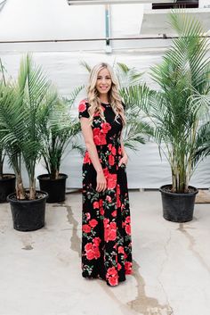 This floral maxi dress with short sleeves is modest. You'll love wearing it as an outfit in the fall, winter, and spring. It is black with red flowers and casual. Purchase now! #maxidress #floralmaxidress Short Maxi Dress, Modest Summer, Floral Outfit, Shopping Tips, Types Of Dresses