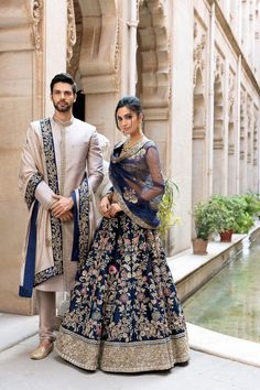 Wedding Matching Outfits, शादी की तस्वीरें, Groom Dress Men, Wedding Outfits For Groom, Indian Groom Wear, Couple Matching Outfits, Indian Couple