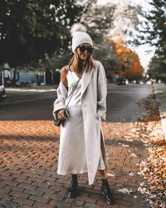 The Satin Slip Dress You Need Now - and ways you can style it! - Karina Style Diaries Chic Outfits Curvy, Christmas Party Outfits Classy, Business Chic Outfits, Grunge Girls, Best Black Friday Sales, Karina Style, Clothing Sales, Casual Party Outfit, Party Outfits For Women