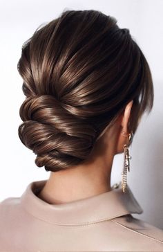 Gala Hairstyles, Wedding Hairstyles And Makeup, Classic Updo, Romantic Wedding Hair, Bridal Hair Jewelry, Wedding Hair Inspiration, Low Bun, Penteado Cabelo Curto