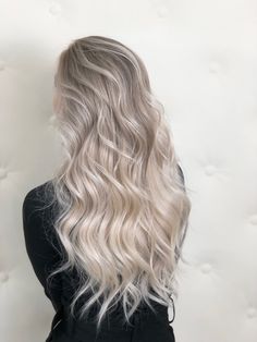 Cold Toned Blonde Hair, Platinum Blonde Shadow Root, Cold Blonde Hair, White Blonde Balayage, Cream Blonde Hair, Cold Blonde, Beige Blonde Balayage, Hair Stayl, Silver Blonde Hair