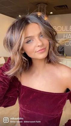 Ｍｉｋａ on Instagram: "Holiday 🎄 Hair #hairstyles #hairreels #shorthair #bronde #brunettegirl #balayage #winterhair #mastersofbalayage #hairstyling #haircolor" Blonde Hair Transformations, Holiday Hair, Honey Blonde Hair, Short Hair Balayage, Haircuts Straight Hair, Haircut And Color, Holiday Hairstyles, Hair Inspiration Color, Hair Pictures