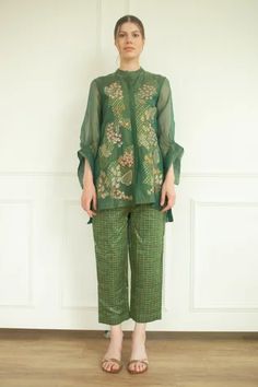 Shop for Oja Green Handloom Silk Embroidered Tunic And Pant Set for Women Online at Aza Fashions Luxury Green Pant Set For Eid, Luxury Embroidered Green Pant Set, Traditional Pant Set With Embroidered Sleeves, Luxury Green Tunic For Women, Luxury Green Sets With Mandarin Collar, Luxury Green Tunic For Spring, Luxury Semi-stitched Handloom Sets, Wide Leg Pants Winter, Tunic With Pants