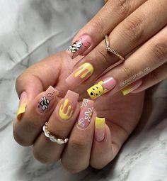 Sesame Street Nail Designs, Kelebek Nail Art, Cartoon Nail Ideas, Winnie The Pooh Nails Acrylic, Mystery Nails, Minions Nails, Spongebob Nails, Burgundy Acrylic Nails, Minion Nails