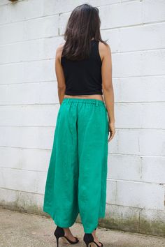 M E A S U R E M E N T S Waist 26 in. up to 40 in. (max with elastic band) Hips up to 54 in. Wide leg circumference 30 in. Inseam 23 in. Pocket 2 pockets Total length 35 in. Material High quality linen fabric M O D E L * Size US4 * Height 5 ft. 4 in. or 163 cm. With or without 4 in. high heels. These pants are a new addition to our linen pants collection. They're made with high quality linen with high end detailing and are tailored to make you look and feel your best! The pants are very roomy wit Green Harem Pants With Pockets For Vacation, Green Relaxed Fit Beach Bottoms, Green Non-stretch Pants For Vacation, Casual Green Ankle-length Pants, Green Ankle-length Bottoms With Elastic Waistband, Green Ankle-length Harem Pants, Green Cotton Ankle-length Bottoms, Green Full-length Parachute Pants For Summer, Green Cotton Ankle-length Pants