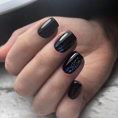 Dark Gel Nails Ideas, Short Black Nails Designs Classy, Black Shine Nails, Dark Nail Designs Short, Black Party Nails, Classy Dark Nails, Dark Sparkly Nails, Black Classy Nails, Dark Short Nails