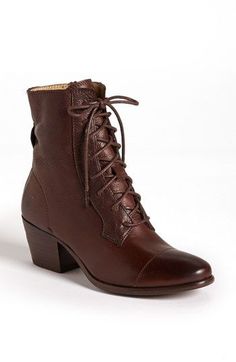 Dr Shoes, Frye Boots, Mode Inspiration, Vintage Shoes, Brown Boots, Sock Shoes