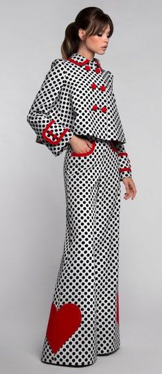 Long Frocks Designs, Mode Kimono, Quirky Fashion, Classy Dress Outfits, Photo Model, Frock Design, Turndown Collar, Red Hearts, Sleeve Jacket