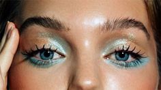 Light Blue Brown Eyeshadow, Seafoam Green Eye Makeup, Turquoise Makeup Aesthetic, Aqua Blue Eyeshadow, Blue Green Eye Makeup Looks, Colorful Eyeshadow For Blue Eyes, Aquamarine Eye Makeup, Aquamarine Makeup Looks, Pale Blue Makeup Looks