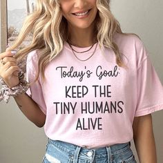 Today's Goal Keep The Tiny Humans Alive Tee #everydaystyle #mominspiration #onlineshopping #wearingtoday #dailymotherhood #fashionista #teacherfashion #momstyleblogger #casuallook #millennialmom Petty Shirt Ideas, Sassy Tee, Funny Shirts Women, Tiny Humans, Cricut Ideas, Heather Black, Mom Style, Shirt Ideas, Casual Wardrobe