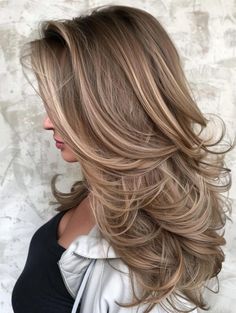 2024 Summer Hair Color Trends: Fresh Ideas for Blondes and Brunettes Bronde Haircolor Brunettes Summer, Dye Ideas For Black Hair, Medium Bronde, Blonde For Brunettes, Summer Hair Color 2024, Interesting Hair Color, Brunettes With Blonde Highlights, Trendy Hair Dye Ideas, Trendy Hair Dye