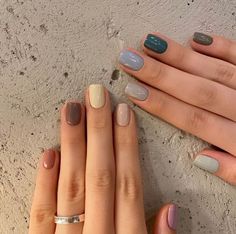 Simple Summer Manicure, Gelish Nails Colors, Spring Nail Colours, Gel Nail Colours, Autumn Nail Designs, Autumn Manicure, Multicolored Nails, Autumn Nail, Simple Gel Nails