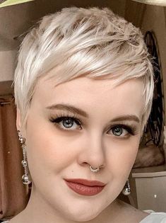 #pixiecuts #cottonpixiecuts #haircutsforgirls Best Trendy Cotton Pixie Haircut For Girls On this, you will find100+ Amazing collections of Cotton pixie haircuts ideas and how Bob Haircuts guide Hottest Chin-length Graduated Bob Haircuts https://youtu.be/2g4diEbyrnY Hairstyles Long Hair || long hairstyle girl for wedding https://youtu.be/vMFw_bJHPgY Really Short Haircuts, Very Short Bangs, Haircut Gray Hair, Anna Hair, Short Hair Pixie Cuts, Short Sassy Hair, Messy Short Hair, Growing Out Short Hair Styles, Edgy Short Hair