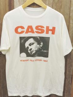 Newport Folk Festival, Vintage Rock T Shirts, Vintage Band Shirts, Looks Hip Hop, Vintage Band T Shirts, Vintage Band Tees, Folk Festival, Rock T Shirts, Johnny Cash