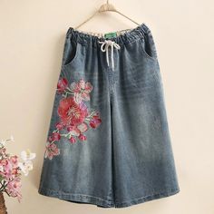 Embroidered Pants Women Classy Style. Flowers Embroidered, Pants Korean, Embroidered Pants, Jean Large, Pantalon Large, Floral Vintage, Wide Leg Denim, Denim Fabric, Wide Leg Jeans