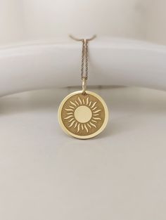 Pendant Material: 14K Solid Real Gold (NOT GOLD PLATED) Hallmark for certification engraved on the back: 585 Pendant Dimensions: - 13mm / 0.51 inches diameter - 15mm / 0.59 inches diameter - 16mm / 0.62 inches diameter - 18mm / 0.70 inches diameter - 20mm / 0.78 inches diameter *Real images of the pendant, size 15mm / 0.59 inches diameter* Thickness: 0.5mm Jump ring inner diameter: 4mm Chain Material: 14K Solid Real Gold (NOT GOLD PLATED) Chain Length available: - No Chain - 35 cm / 13,7 inches Laser Engraved Symbolic Round Jewelry, 14k Gold Etched Medallion Jewelry, Gold Etched Round Disc Jewelry, Symbolic Stamped Gold Jewelry, Etched Yellow Gold Medallion Jewelry, Etched Medallion Yellow Gold Jewelry, Gold Laser Engraved Round Pendant Jewelry, Etched Yellow Gold Round Pendant, Everyday Yellow Gold Etched Jewelry